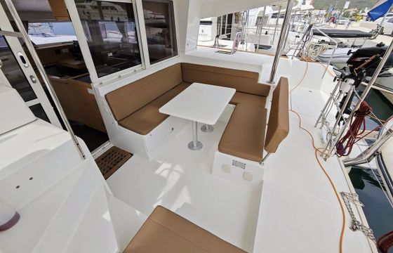 Catamaran Lagoon-Bénéteau Lagoon 400 S2 - 4 + 2 cab. 11m