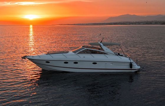 Motorboat Princess V45 14 metros 500hp