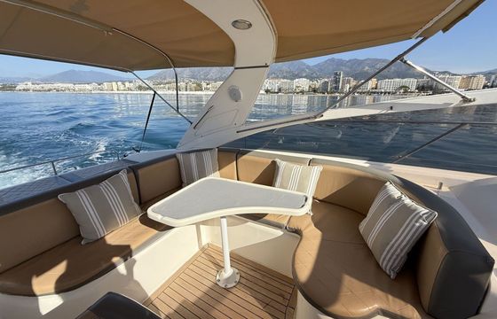 Motorboat Princess V45 14 metros 500hp