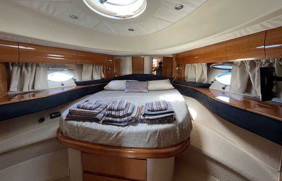 Motor yacht Princess v65 2600hp