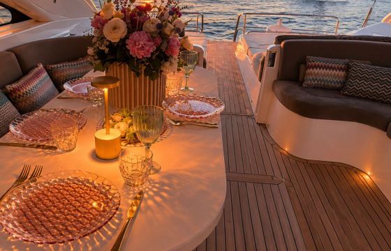 Motor yacht Princess v65 2600hp