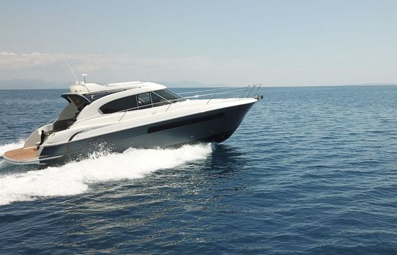 Motorboat Bavaria 41 Sport 600hp