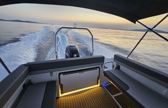 Motorboat Jeanneau cap camarat 7.5 wa s3 300hp
