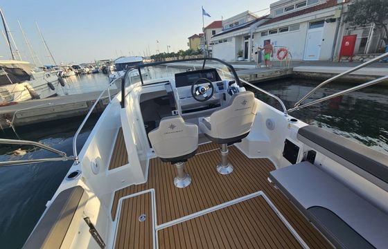 Motorboat Jeanneau cap camarat 7.5 wa s3 300hp