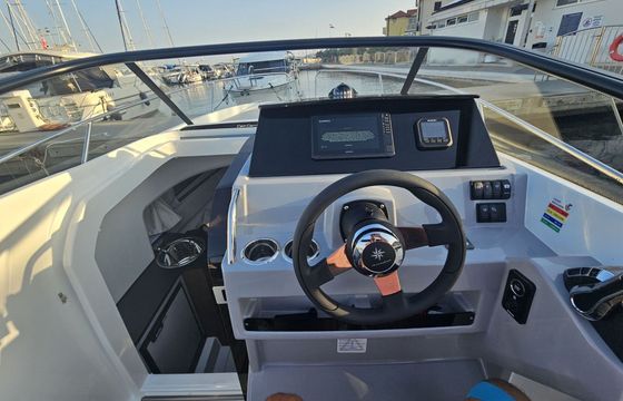 Motorboat Jeanneau cap camarat 7.5 wa s3 300hp
