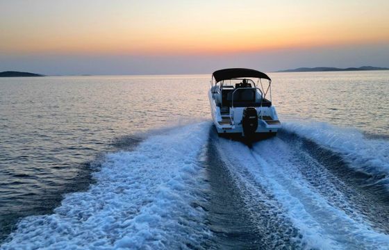 Motorboat Jeanneau cap camarat 7.5 wa s3 300hp