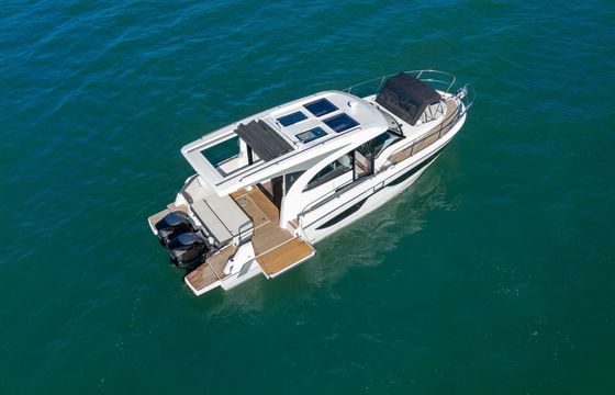 Motorboat Antares 11 OB 600hp
