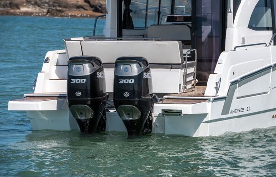 Motorboat Antares 11 OB 600hp