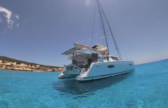 Catamaran Fountaine Pajot Helia 44 13.4m