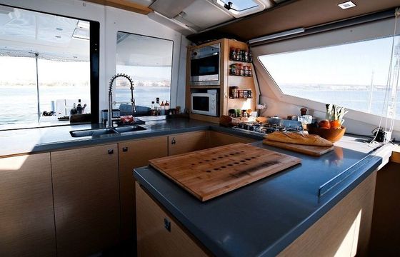 Catamaran Fountaine Pajot Helia 44 13.4m