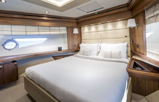 Motorboat Sunseeker 86 Yacht 960hp