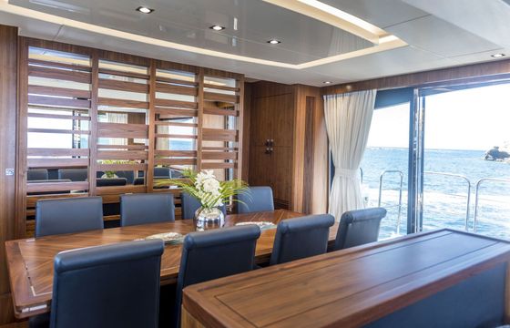 Motorboat Sunseeker 86 Yacht 960hp