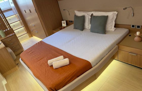 Catamaran Bali 5.8-5 cabin 17m