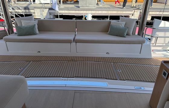 Catamaran Bali 5.8-5 cabin 17m