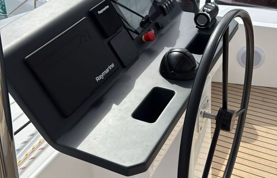 Catamaran Bali 5.8-5 cabin 17m