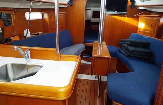 Sailboat Beneteau OCEANIS 331 10m