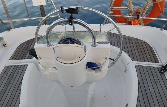 Sailboat Beneteau OCEANIS 331 10m