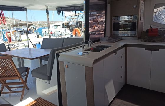 Catamaran Fountaine Pajot ISLA 40 12.26m