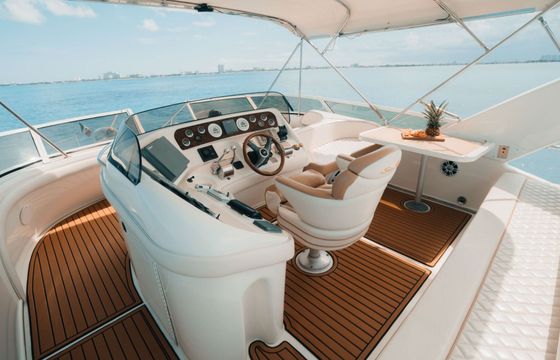 Motorboat Sea Ray Flybridge 50ft