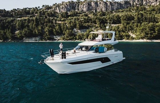 Motor yacht Jeanneau Prestige 590 Fly 1200hp