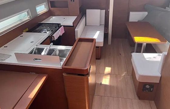 Sailboat Jeanneau Sun Odyssey 410 12.35m