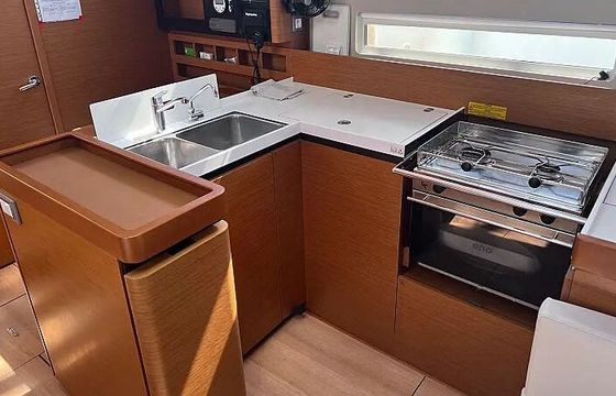 Sailboat Jeanneau Sun Odyssey 410 12.35m