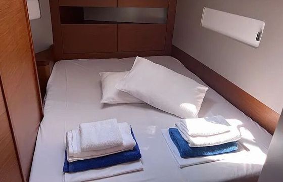Sailboat Jeanneau Sun Odyssey 410 12.35m