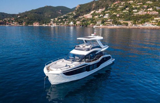 Motorboat Galeon 560 Fly 1800hp