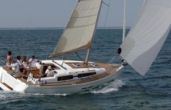 Sailboat DUFOUR 375 GL Camargue 10.9m