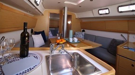 Sailboat BENETEAU FIRST 35 10.85m