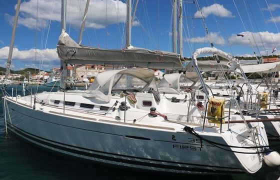 Sailboat BENETEAU FIRST 35 10.85m