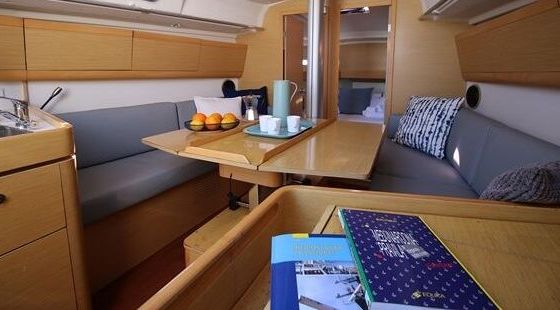 Sailboat BENETEAU FIRST 35 10.85m