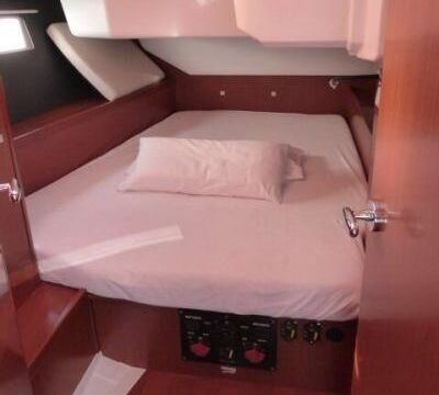 Sailboat Beneteau Oceanis 45 13.94m