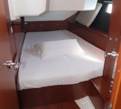 Sailboat Beneteau Oceanis 45 13.94m