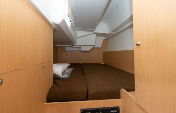 Sailboat BENETEAU OCEANIS 35.1 10.45m