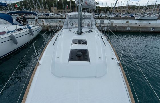 Sailboat BENETEAU OCEANIS 35.1 10.45m