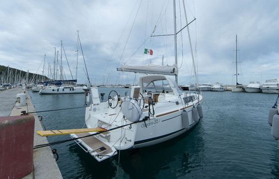 Sailboat BENETEAU OCEANIS 35.1 10.45m