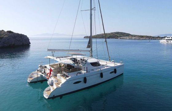 Catamaran Luxury Catamaran Crewed 12.5m