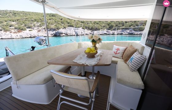 Catamaran Luxury Catamaran Crewed 12.5m