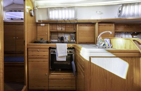 Sailboat Bavaria Cruiser 37 11.2m