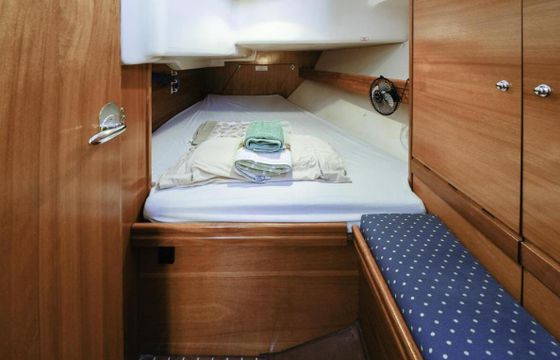 Sailboat Bavaria Cruiser 37 11.2m