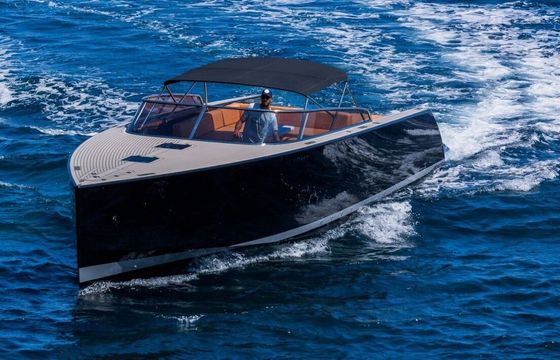 Motorboat VanDutch 40 2hp