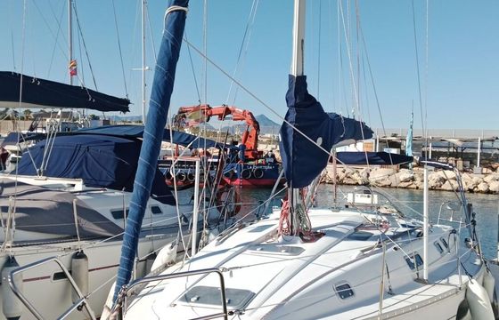 Sailboat Beneteau Oceanis 351 10.4m