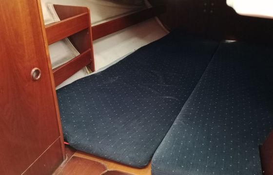 Sailboat Beneteau Oceanis 351 10.4m