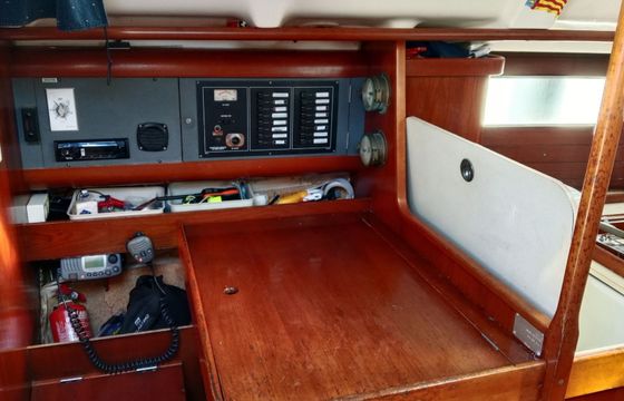 Sailboat Beneteau Oceanis 351 10.4m