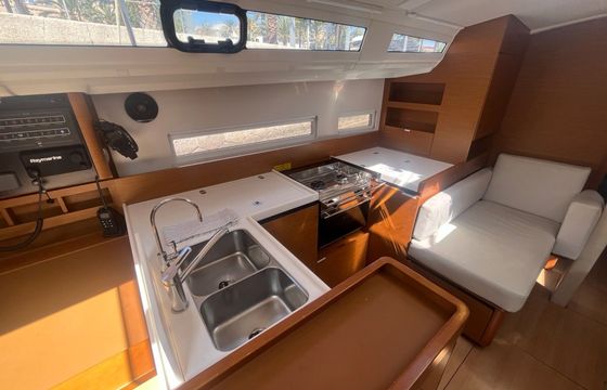 Sailboat Sun Odyssey 410 12m