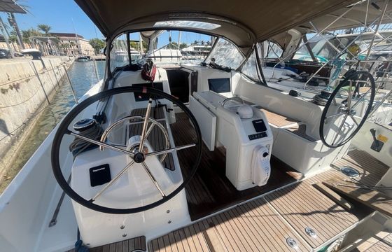 Sailboat Sun Odyssey 410 12m