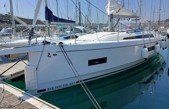 Sailboat Oceanis 40.1 12m