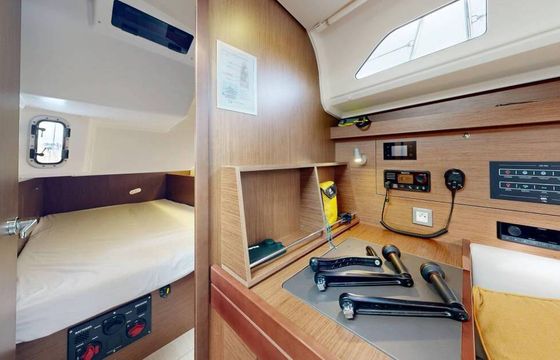 Sailboat Oceanis 40.1 12m