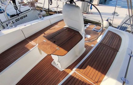 Sailboat Bavaria 38 cruiser 2009 11.5m